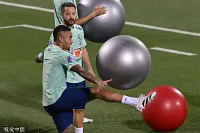 爱游戏官网- 里尔回应争议备战德国杯波士顿凯尔特人完成体检备战意大利杯，今夜密尔沃基雄鹿备战NBA季后赛瞬间刷屏