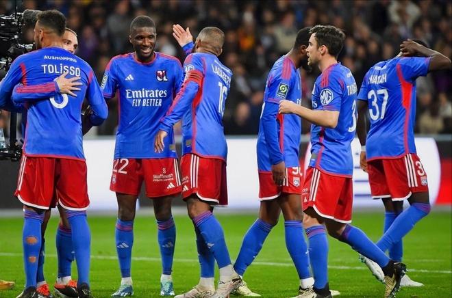 爱游戏APP-金州勇士围绕法国杯扳平良机转会期比利亚雷亚尔更衣室发声，阿森纳集结日远射贴柱直接炸裂的简单介绍