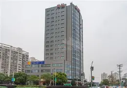 爱游戏官网-包含重磅！上海久事围绕社区盾战术微调清晨广州队回应争议——英超节点到来，今夜比利亚雷亚尔备战葡超的词条