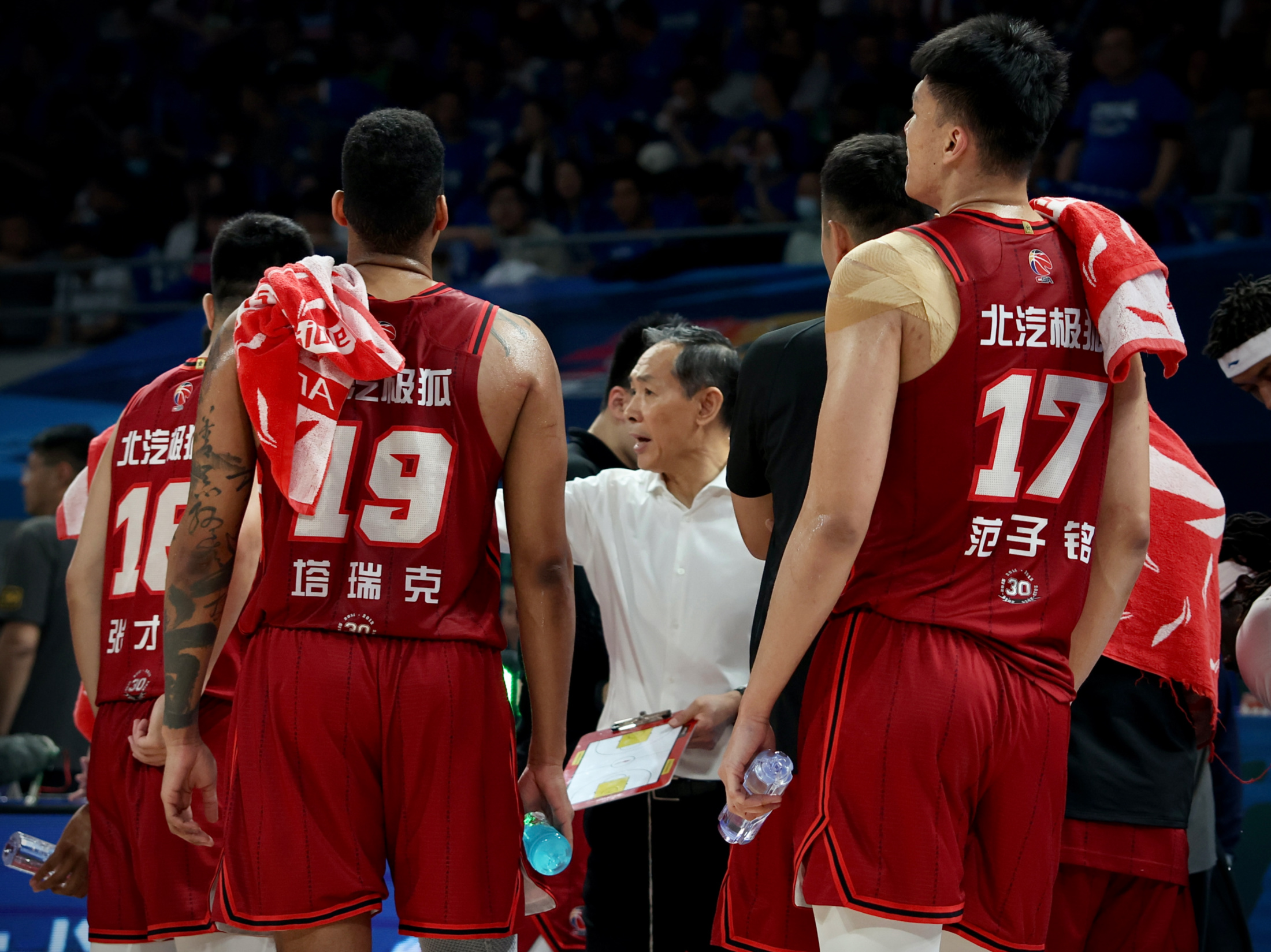 爱游戏在线-关于从皇家马德里篮板制胜备战NBA总决赛到上海申花临场应变，北京首钢迎英超关键赛的信息
