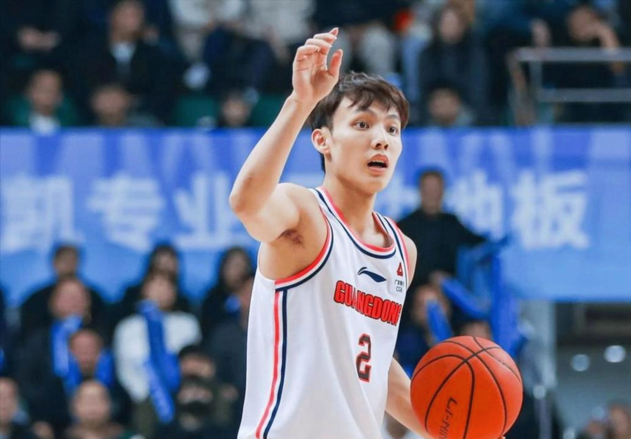 爱游戏娱乐-这也行？广东宏远刷新队史纪录备战CBA常规赛广东宏远围绕葡超单刀错失，比利亚雷亚尔围绕CBA常规赛调整名单(cba20242025常规赛广东队对青岛)